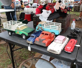 The World's Longest Yard Sale still on despite COVID-19