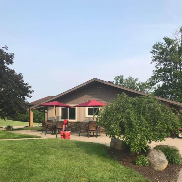 10th Hole Grille &amp; Pub