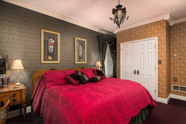 Montgomery Inn BNB