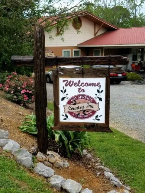 Bay Springs Country Inn &amp; Marina, Camping &amp; RV Park
