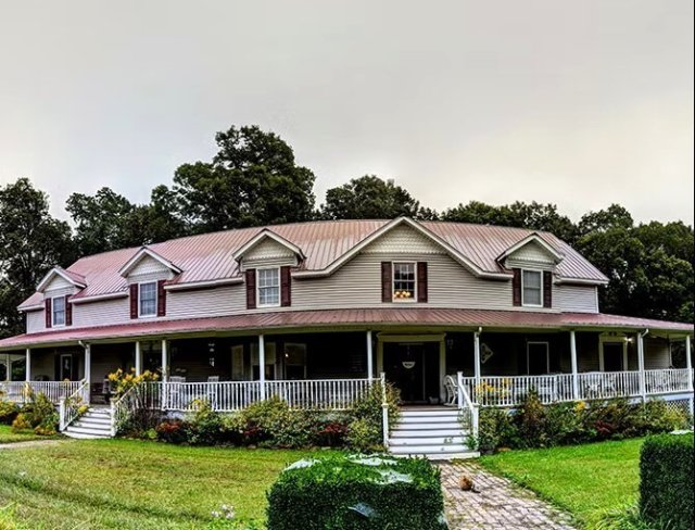 Grey Gables Bed &amp; Breakfast Inn