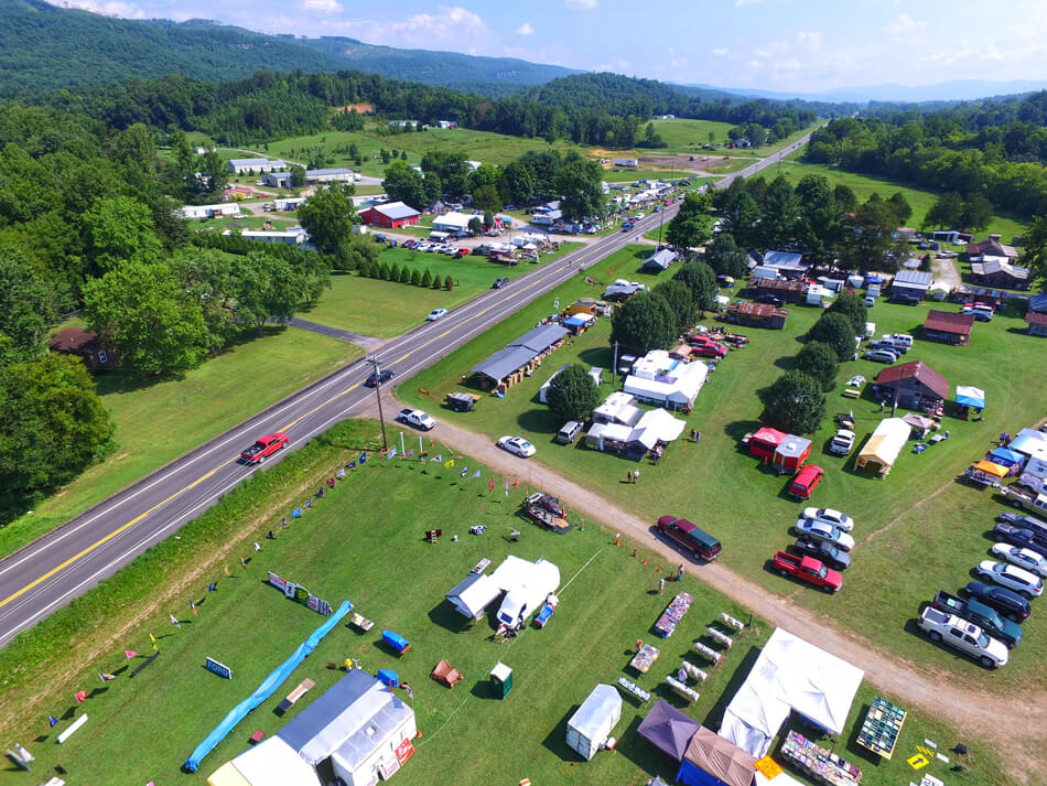 Tennesse Scenic View of Mountains and Major Vendor Stop